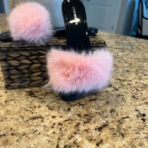 Steve Madden Black and Pink Fuzzy Slides